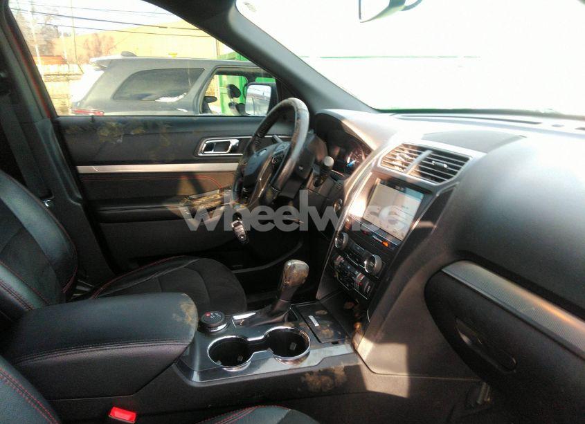 Photo 5 of 2019 Ford Explorer XLT (VIN 1FM5K8D89KGA59326)