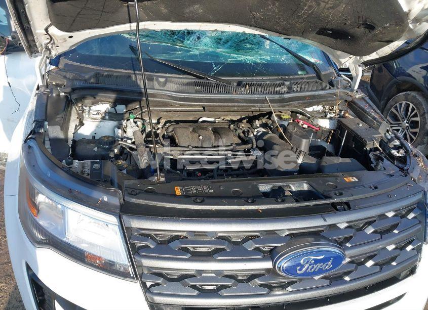 Photo 10 of 2019 Ford Explorer XLT (VIN 1FM5K8D89KGA95422)