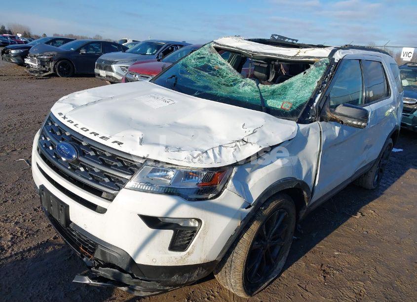 Photo 2 of 2019 Ford Explorer XLT (VIN 1FM5K8D89KGA95422)