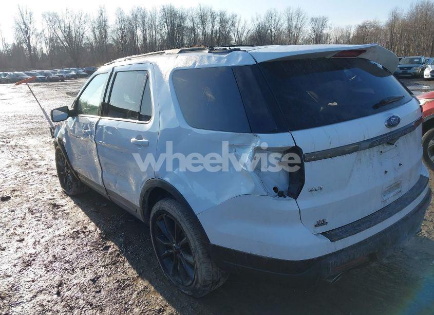 Photo 3 of 2019 Ford Explorer XLT (VIN 1FM5K8D89KGA95422)