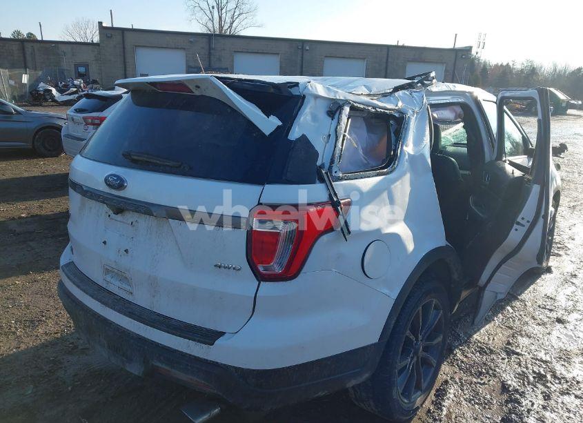 Photo 4 of 2019 Ford Explorer XLT (VIN 1FM5K8D89KGA95422)