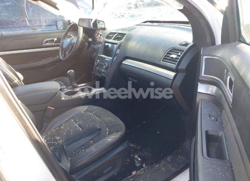 Photo 5 of 2019 Ford Explorer XLT (VIN 1FM5K8D89KGA95422)