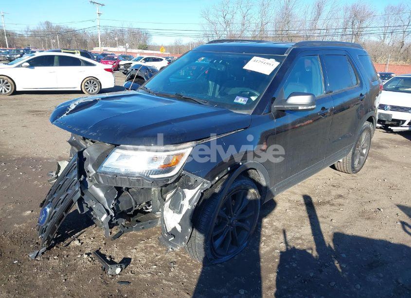 Photo 2 of 2019 Ford Explorer XLT (VIN 1FM5K8D89KGB33568)