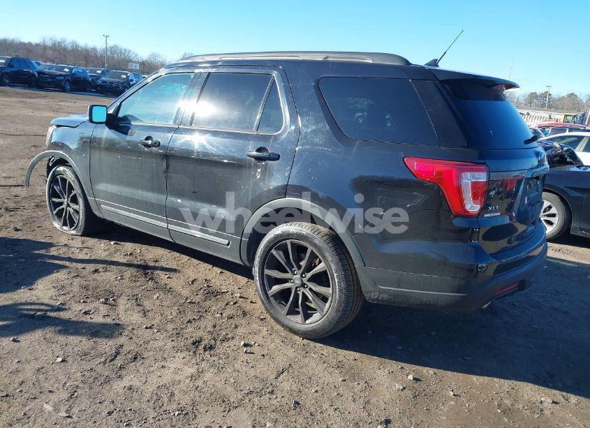 Photo 3 of 2019 Ford Explorer XLT (VIN 1FM5K8D89KGB33568)