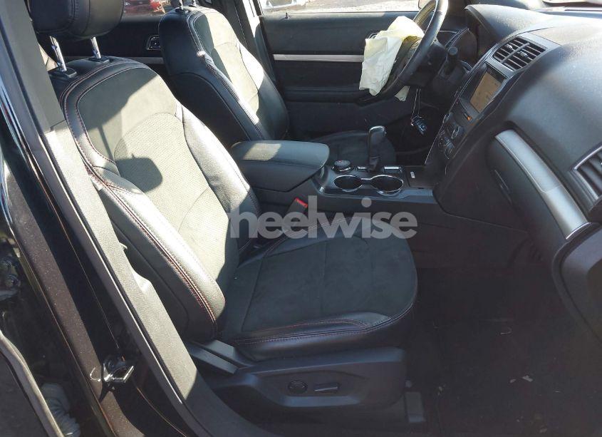 Photo 5 of 2019 Ford Explorer XLT (VIN 1FM5K8D89KGB33568)