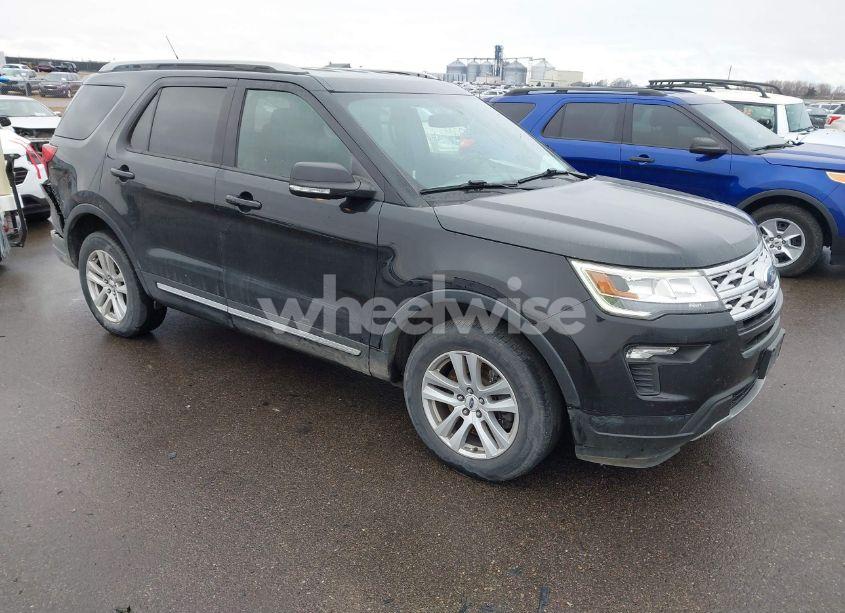 2019 Ford Explorer XLT (VIN 1FM5K8D89KGB49110) main photo