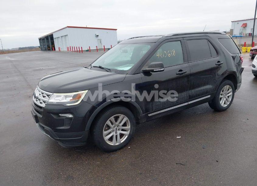 Photo 2 of 2019 Ford Explorer XLT (VIN 1FM5K8D89KGB49110)