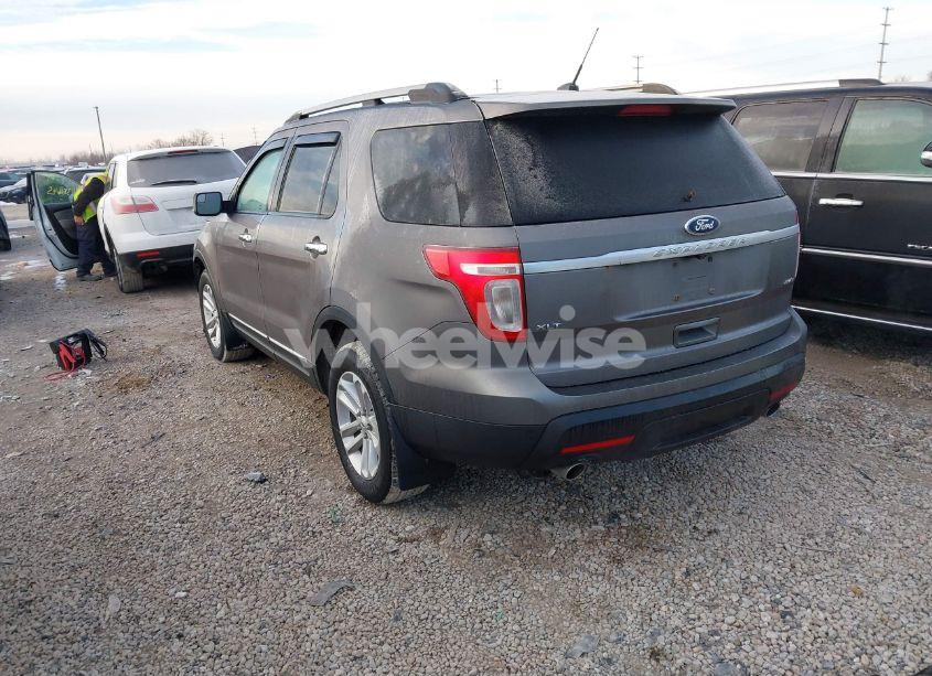 Photo 3 of 2013 Ford Explorer XLT (VIN 1FM5K8D8XDGC81828)