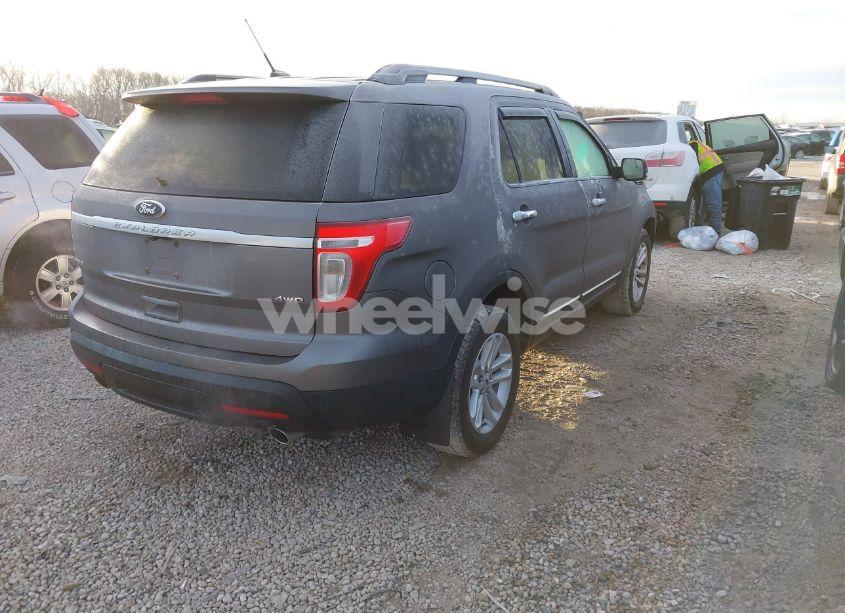 Photo 4 of 2013 Ford Explorer XLT (VIN 1FM5K8D8XDGC81828)