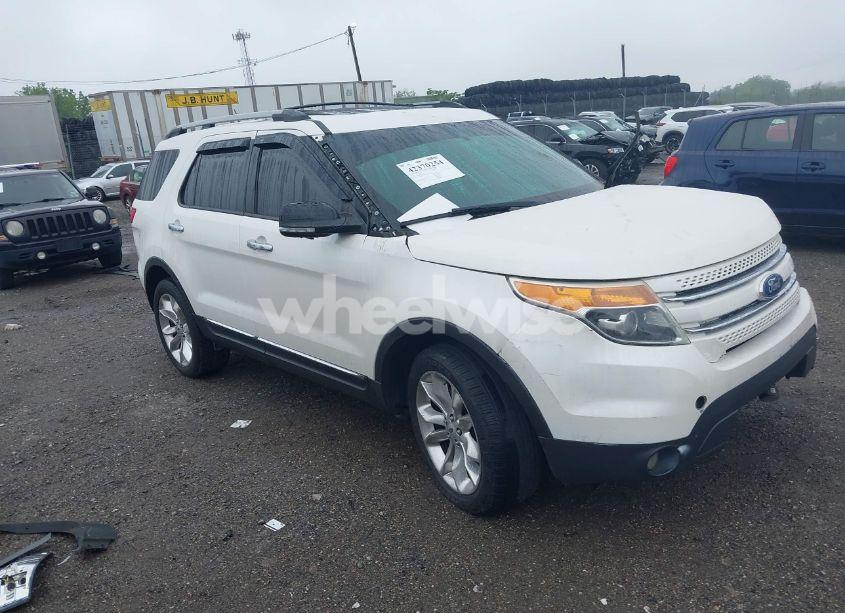 2014 Ford Explorer XLT (VIN 1FM5K8D8XEGA10530) main photo
