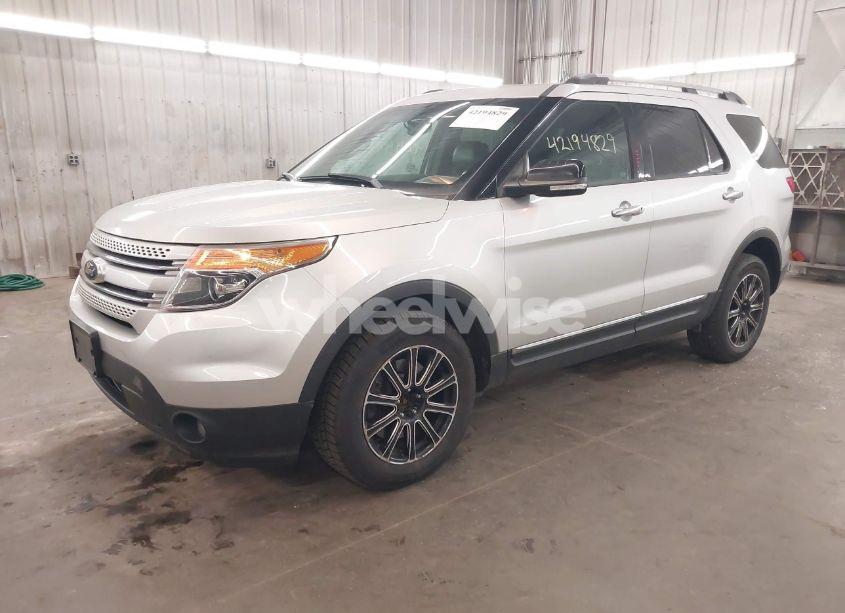 Photo 2 of 2014 Ford Explorer XLT (VIN 1FM5K8D8XEGA15680)