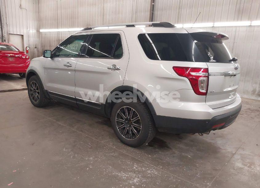 Photo 3 of 2014 Ford Explorer XLT (VIN 1FM5K8D8XEGA15680)