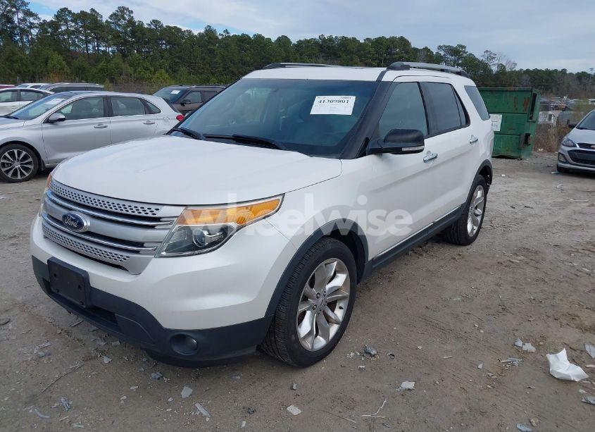 Photo 2 of 2014 Ford Explorer XLT (VIN 1FM5K8D8XEGA62076)