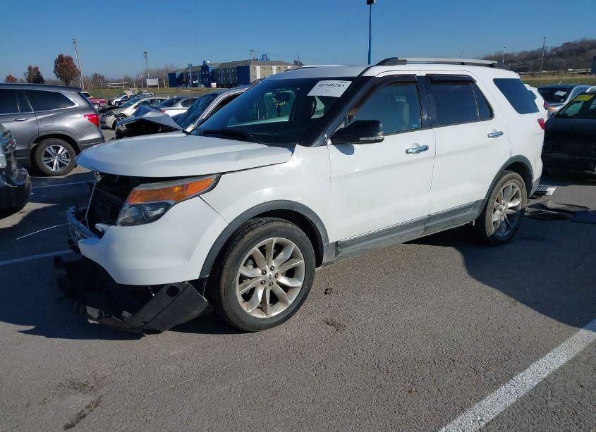 Photo 2 of 2014 Ford Explorer XLT (VIN 1FM5K8D8XEGC21811)
