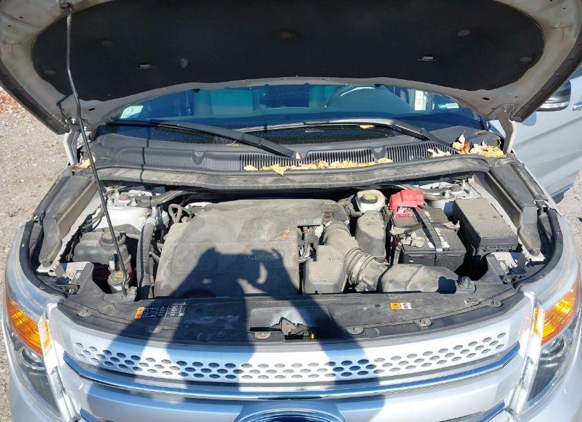 Photo 10 of 2015 Ford Explorer XLT (VIN 1FM5K8D8XFGA00341)