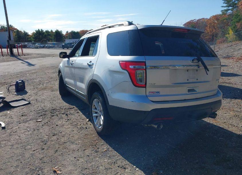 Photo 3 of 2015 Ford Explorer XLT (VIN 1FM5K8D8XFGA00341)