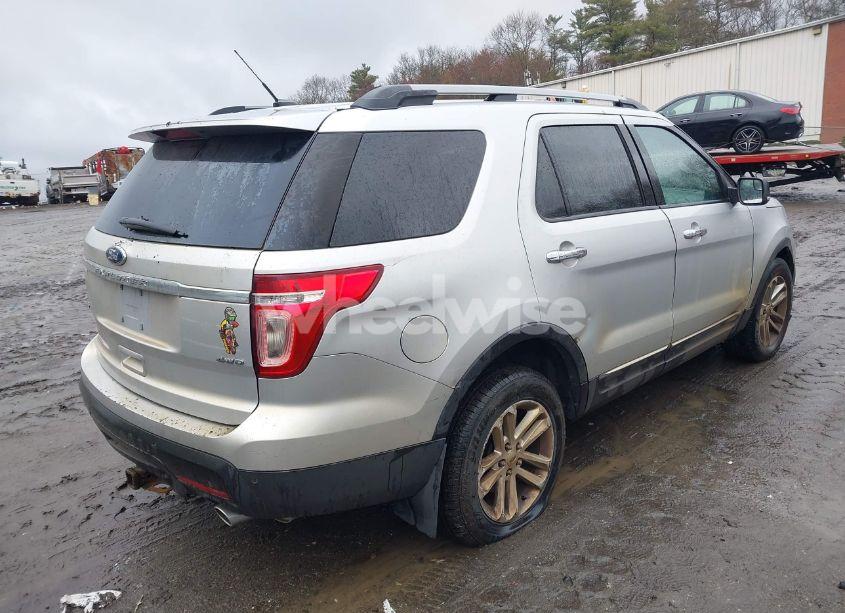 Photo 4 of 2015 Ford Explorer XLT (VIN 1FM5K8D8XFGA70793)