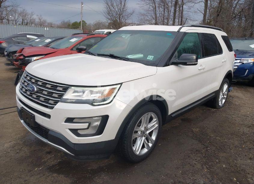 Photo 2 of 2016 Ford Explorer XLT (VIN 1FM5K8D8XGGC00265)