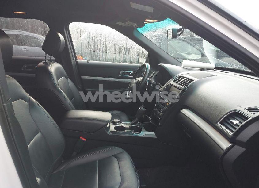 Photo 5 of 2016 Ford Explorer XLT (VIN 1FM5K8D8XGGC00265)