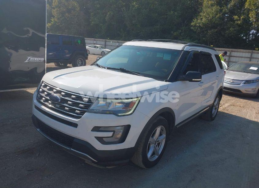 Photo 2 of 2016 Ford Explorer XLT (VIN 1FM5K8D8XGGC14473)
