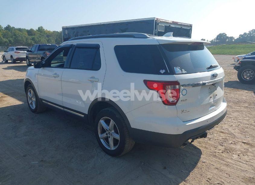 Photo 3 of 2016 Ford Explorer XLT (VIN 1FM5K8D8XGGC14473)