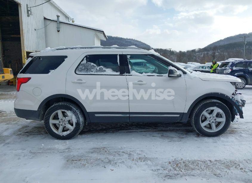 Photo 14 of 2017 Ford Explorer XLT (VIN 1FM5K8D8XHGA65709)