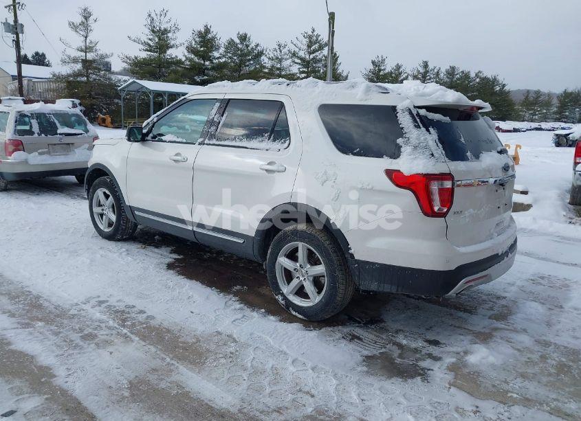 Photo 3 of 2017 Ford Explorer XLT (VIN 1FM5K8D8XHGA65709)