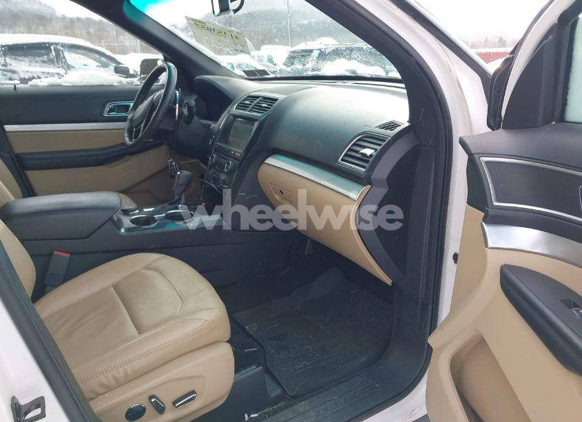 Photo 5 of 2017 Ford Explorer XLT (VIN 1FM5K8D8XHGA65709)