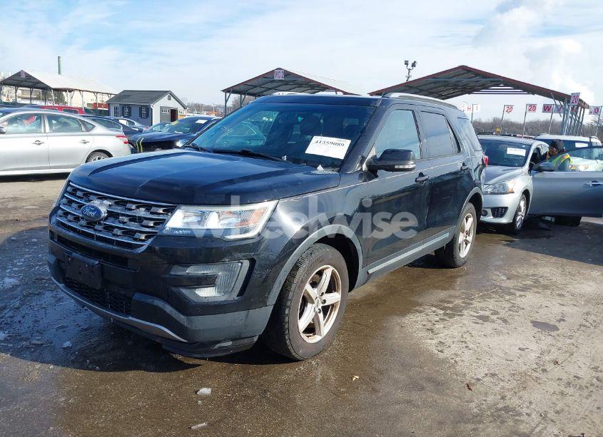 Photo 2 of 2017 Ford Explorer XLT (VIN 1FM5K8D8XHGA72580)