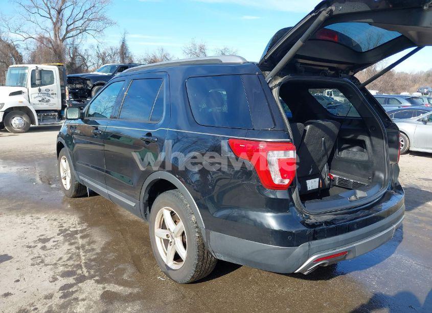 Photo 3 of 2017 Ford Explorer XLT (VIN 1FM5K8D8XHGA72580)