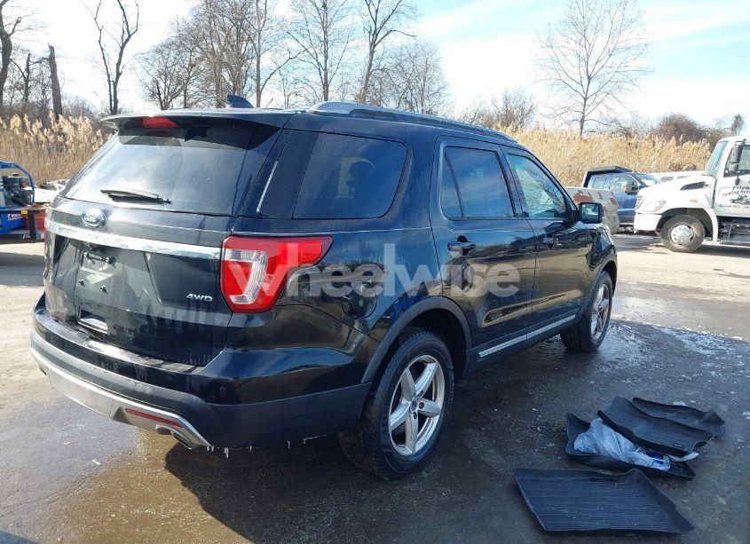 Photo 4 of 2017 Ford Explorer XLT (VIN 1FM5K8D8XHGA72580)