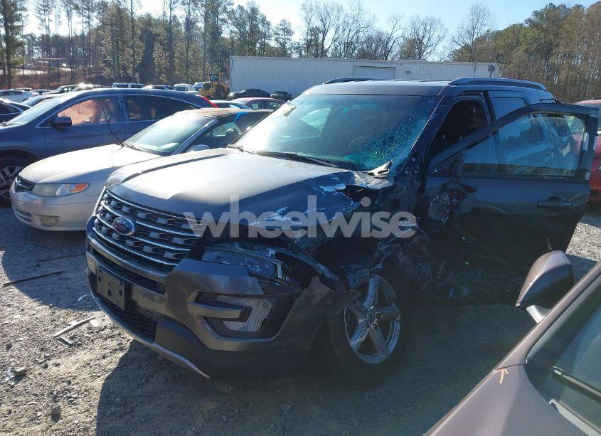 Photo 2 of 2017 Ford Explorer XLT (VIN 1FM5K8D8XHGA85281)