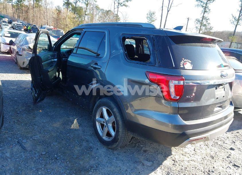 Photo 3 of 2017 Ford Explorer XLT (VIN 1FM5K8D8XHGA85281)