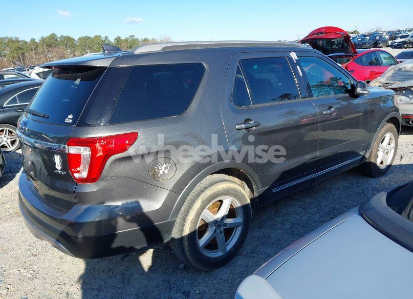 Photo 4 of 2017 Ford Explorer XLT (VIN 1FM5K8D8XHGA85281)