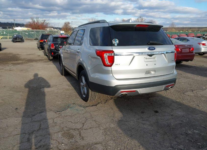 Photo 3 of 2017 Ford Explorer XLT (VIN 1FM5K8D8XHGA92389)