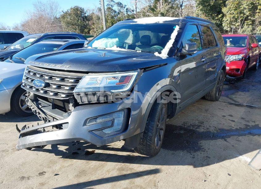 Photo 2 of 2017 Ford Explorer XLT (VIN 1FM5K8D8XHGB04539)