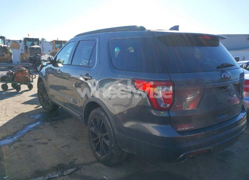 Photo 3 of 2017 Ford Explorer XLT (VIN 1FM5K8D8XHGB04539)