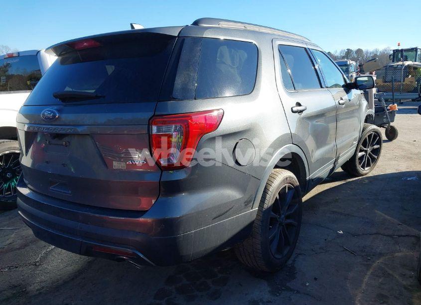 Photo 4 of 2017 Ford Explorer XLT (VIN 1FM5K8D8XHGB04539)