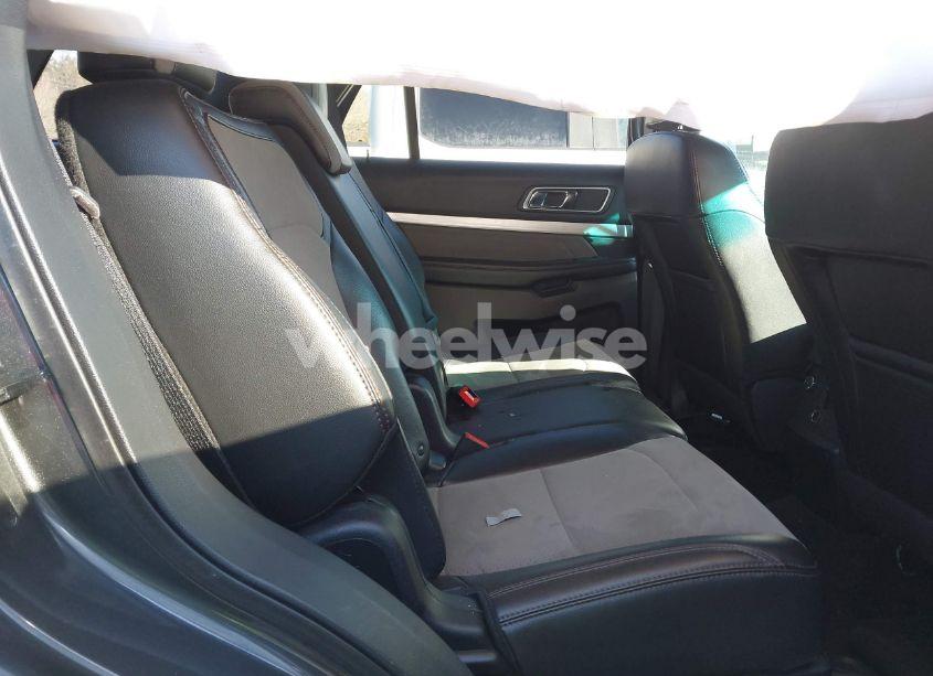 Photo 8 of 2017 Ford Explorer XLT (VIN 1FM5K8D8XHGB04539)