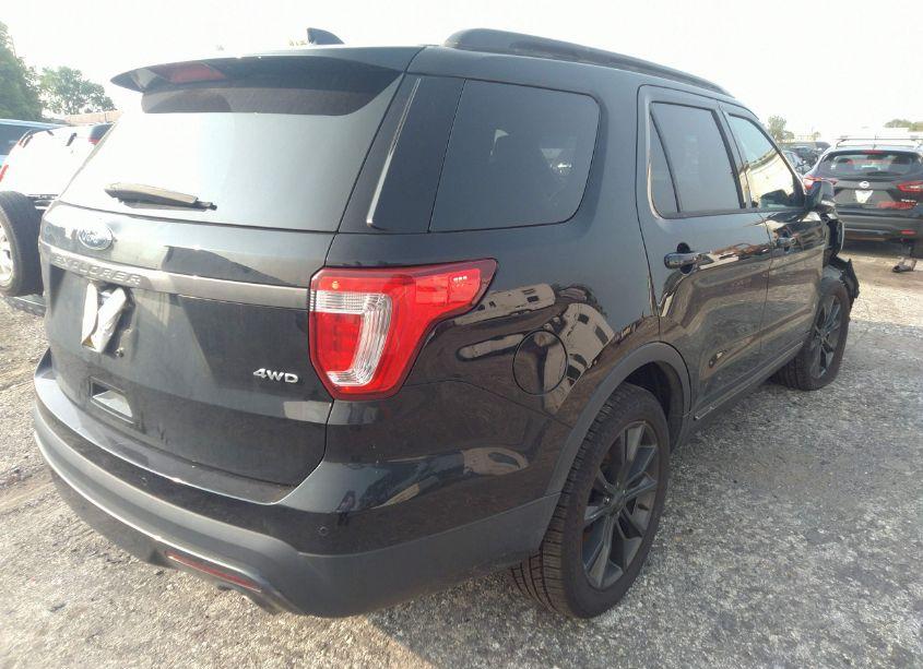 Photo 4 of 2017 Ford Explorer XLT (VIN 1FM5K8D8XHGB16299)