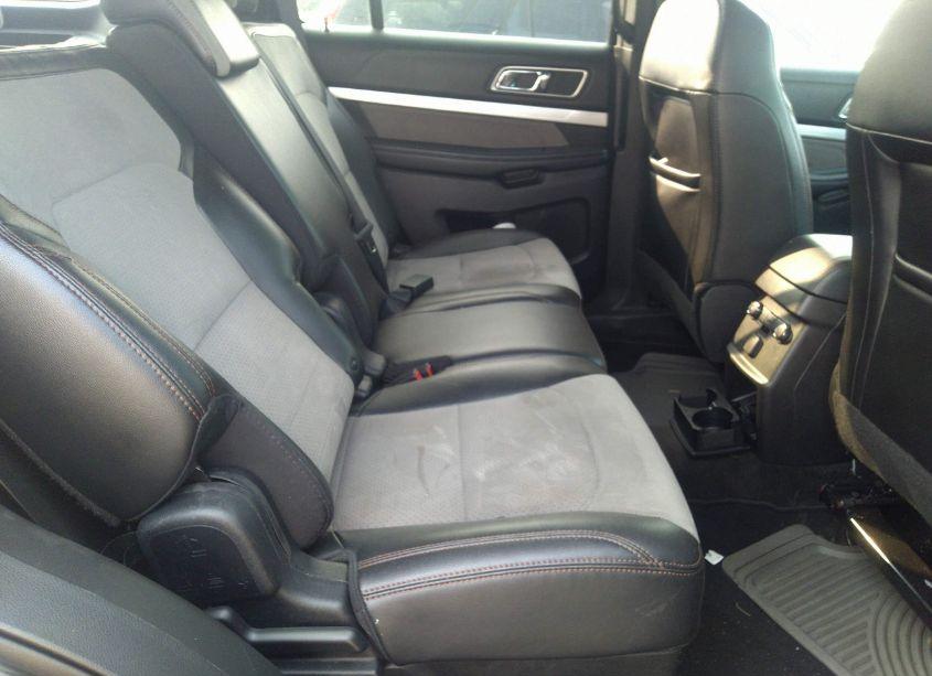 Photo 8 of 2017 Ford Explorer XLT (VIN 1FM5K8D8XHGB16299)