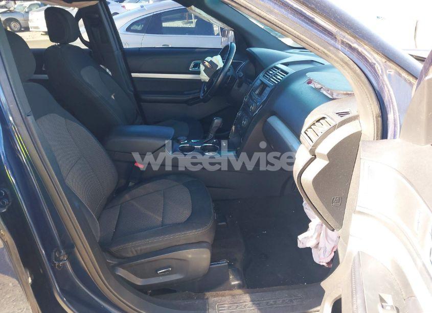 Photo 5 of 2017 Ford Explorer XLT (VIN 1FM5K8D8XHGB16366)