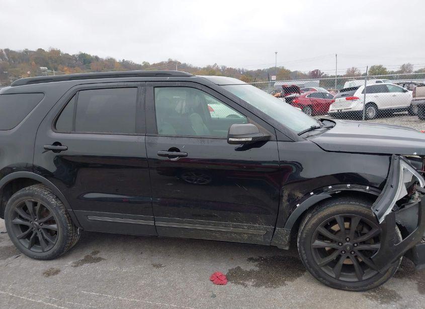 Photo 13 of 2017 Ford Explorer XLT (VIN 1FM5K8D8XHGC21098)