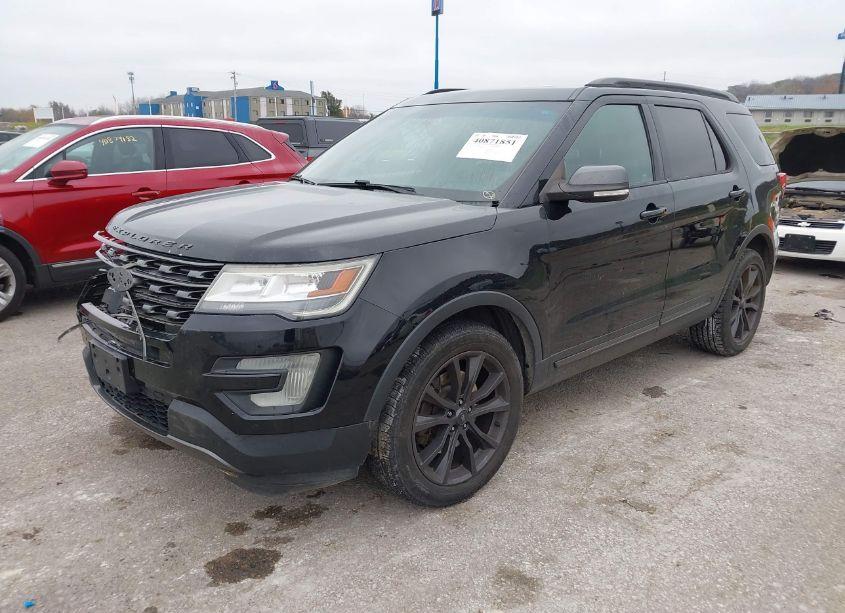 Photo 2 of 2017 Ford Explorer XLT (VIN 1FM5K8D8XHGC21098)