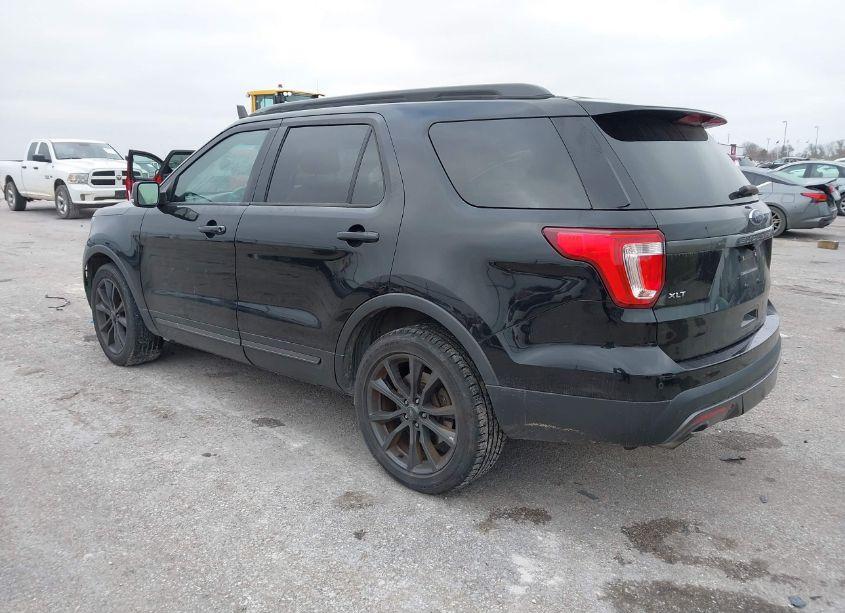 Photo 3 of 2017 Ford Explorer XLT (VIN 1FM5K8D8XHGC21098)
