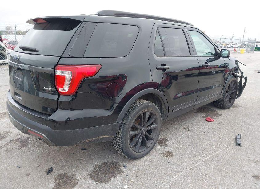 Photo 4 of 2017 Ford Explorer XLT (VIN 1FM5K8D8XHGC21098)