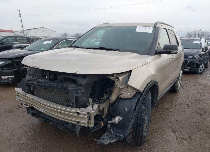 Photo 2 of 2017 Ford Explorer XLT (VIN 1FM5K8D8XHGC53601)