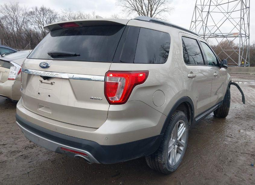 Photo 4 of 2017 Ford Explorer XLT (VIN 1FM5K8D8XHGC53601)