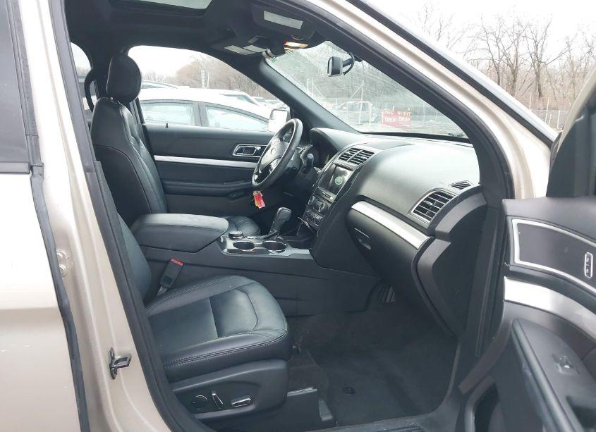 Photo 5 of 2017 Ford Explorer XLT (VIN 1FM5K8D8XHGC53601)