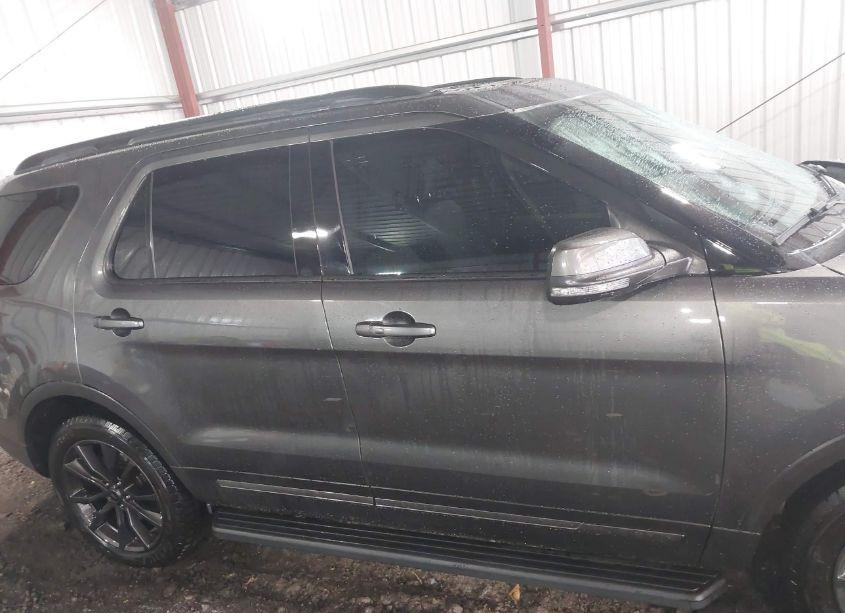 Photo 13 of 2017 Ford Explorer XLT (VIN 1FM5K8D8XHGC75291)